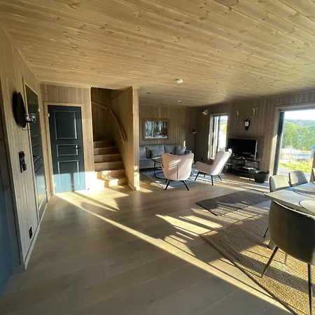 Holiday home - Ny Og Flott Pa Budalstolen